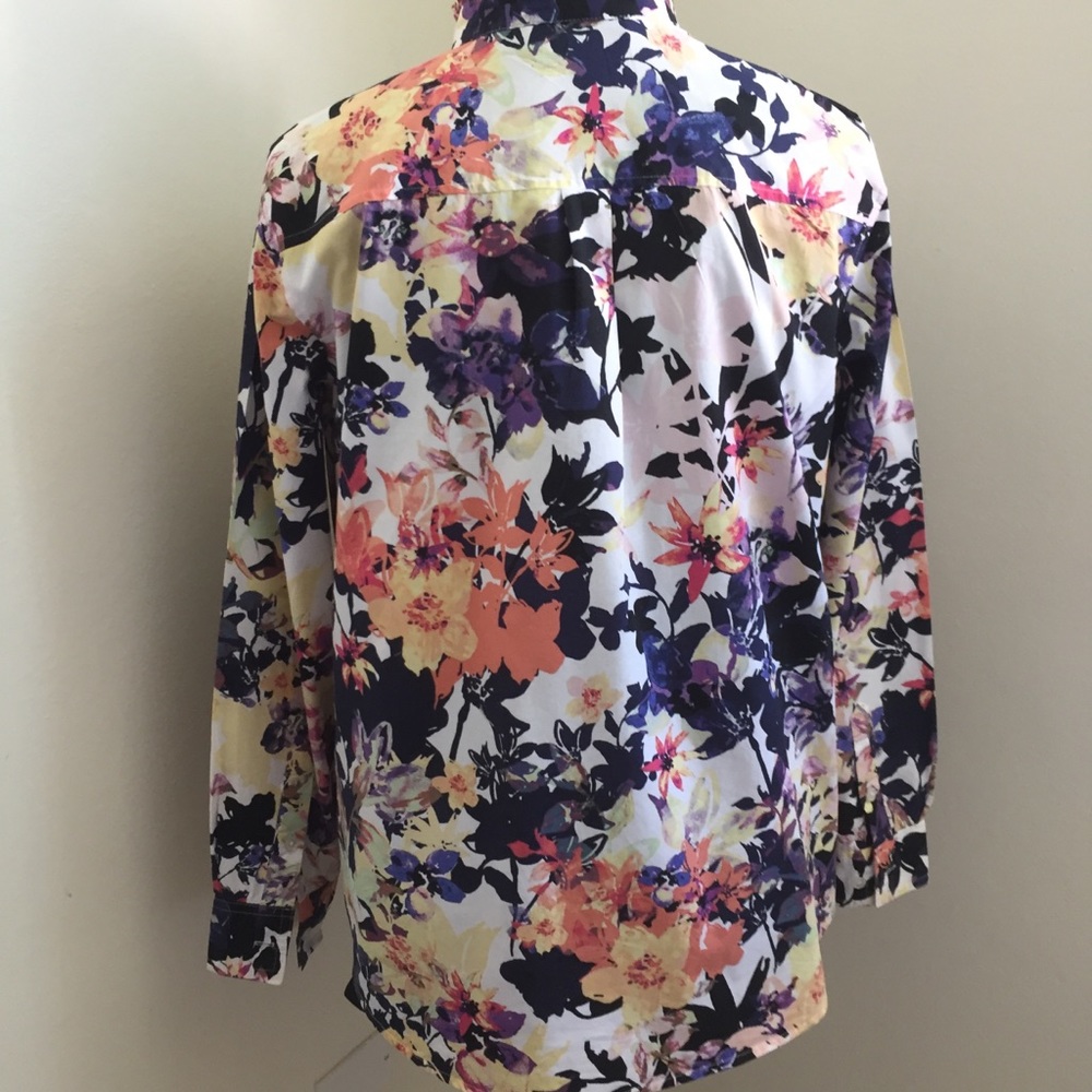 Floral button down blouse - Picture 5 of 8